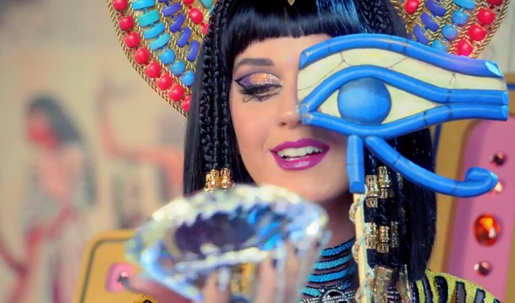 IlluminatiWatcherDotCom-Katy-Perry-Dark-Horse-Illuminati-Eye-Horus